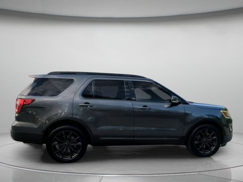 Certified 2017 Ford Explorer XLT w/ Equipment Group 202A FWD image 31