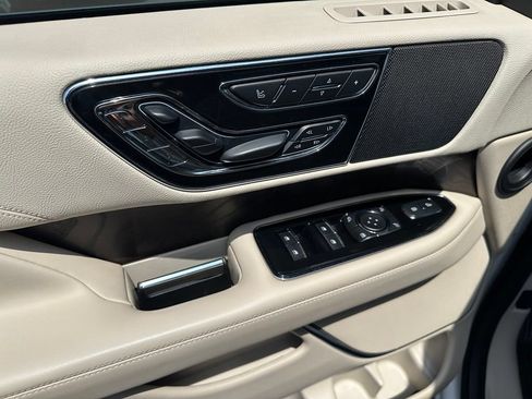 Used 2018 Lincoln Navigator Reserve w/ Technology Package AWD/4WD image 12