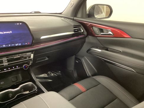 Used 2024 Chevrolet Traverse RS image 15