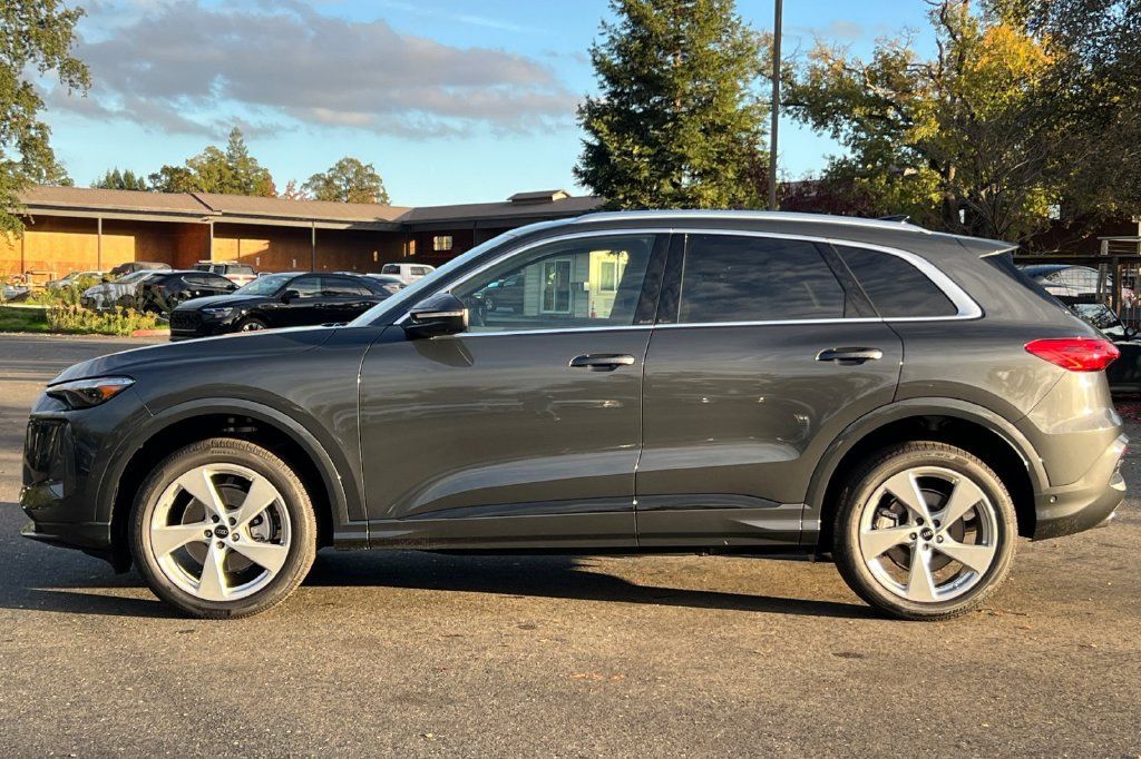 Certified 2025 Audi Q5 Premium Plus AWD/4WD image 10