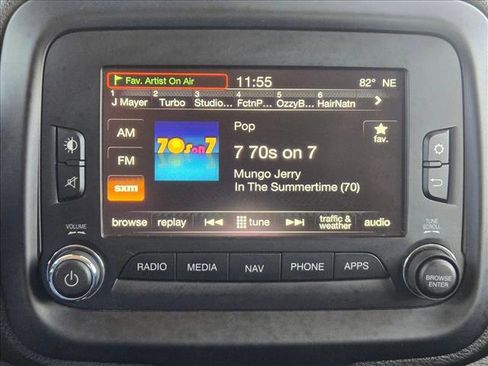 Used 2017 Jeep Renegade Latitude image 12