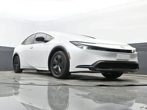 Used 2025 Toyota Prius LE image 22