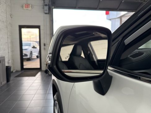 Used 2023 Toyota Highlander Limited image 12