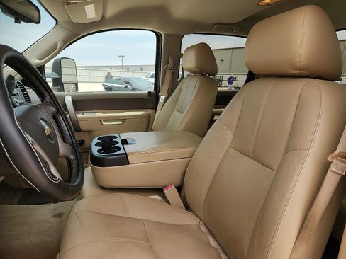 Used 2014 Chevrolet Silverado 2500 LT w/ Suspension Package, Off-Road AWD/4WD image 13