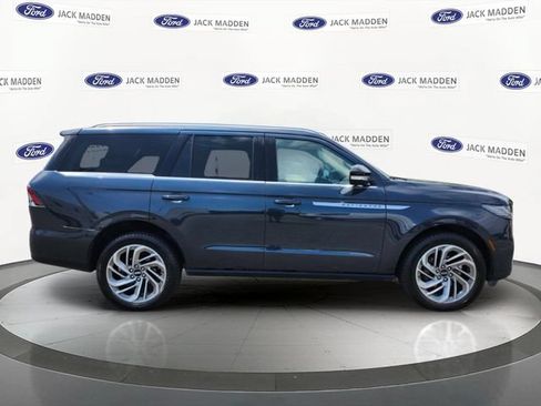 Used 2025 Lincoln Navigator Reserve AWD/4WD image 6