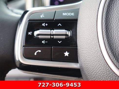 Used 2023 Kia Carnival EX FWD image 26
