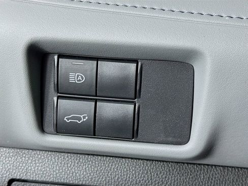 Used 2020 Toyota Highlander XLE image 14