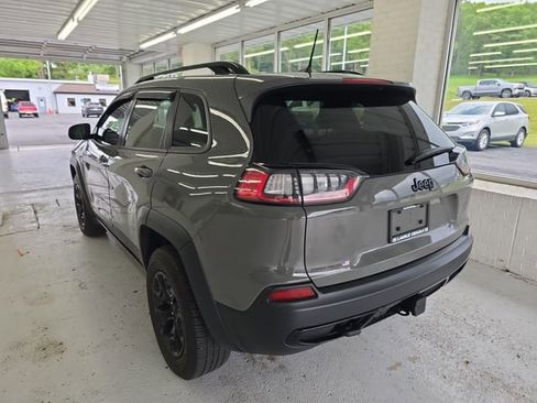 Used 2022 Jeep Cherokee Latitude w/ Trailer Tow Group AWD/4WD image 3