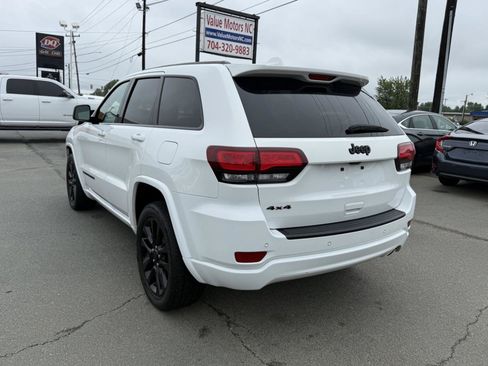 Used 2019 Jeep Grand Cherokee Altitude AWD/4WD image 4