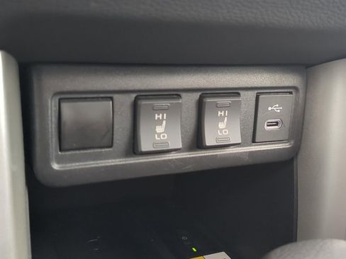 Used 2023 Toyota Corolla Cross XLE w/ Convenience Package image 30