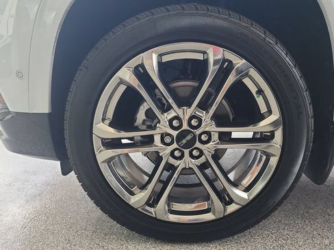 Certified 2026 GMC Acadia Denali Ultimate AWD/4WD image 32