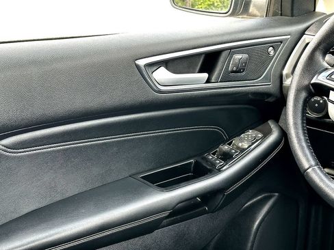 Used 2020 Ford Edge Titanium AWD/4WD image 25