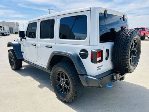 Used 2024 Jeep Wrangler Unlimited AWD/4WD image 36