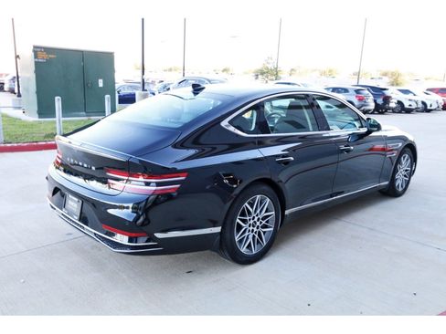 Used 2025 Genesis G80 2.5T image 8