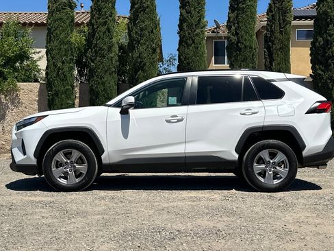 Used 2022 Toyota RAV4 XLE FWD image 7