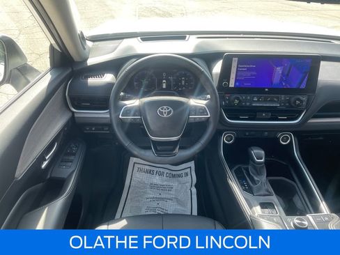 Used 2025 Toyota Grand Highlander AWD image 26