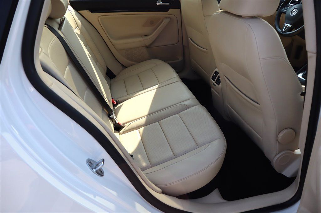 Used 2012 Volkswagen Jetta TDI FWD image 17