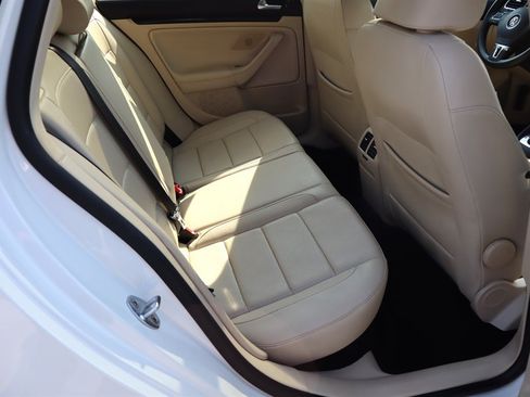 Used 2012 Volkswagen Jetta TDI FWD image 17
