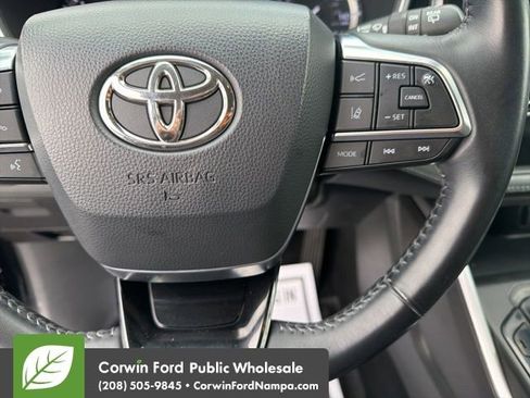Used 2020 Toyota Highlander XLE image 16