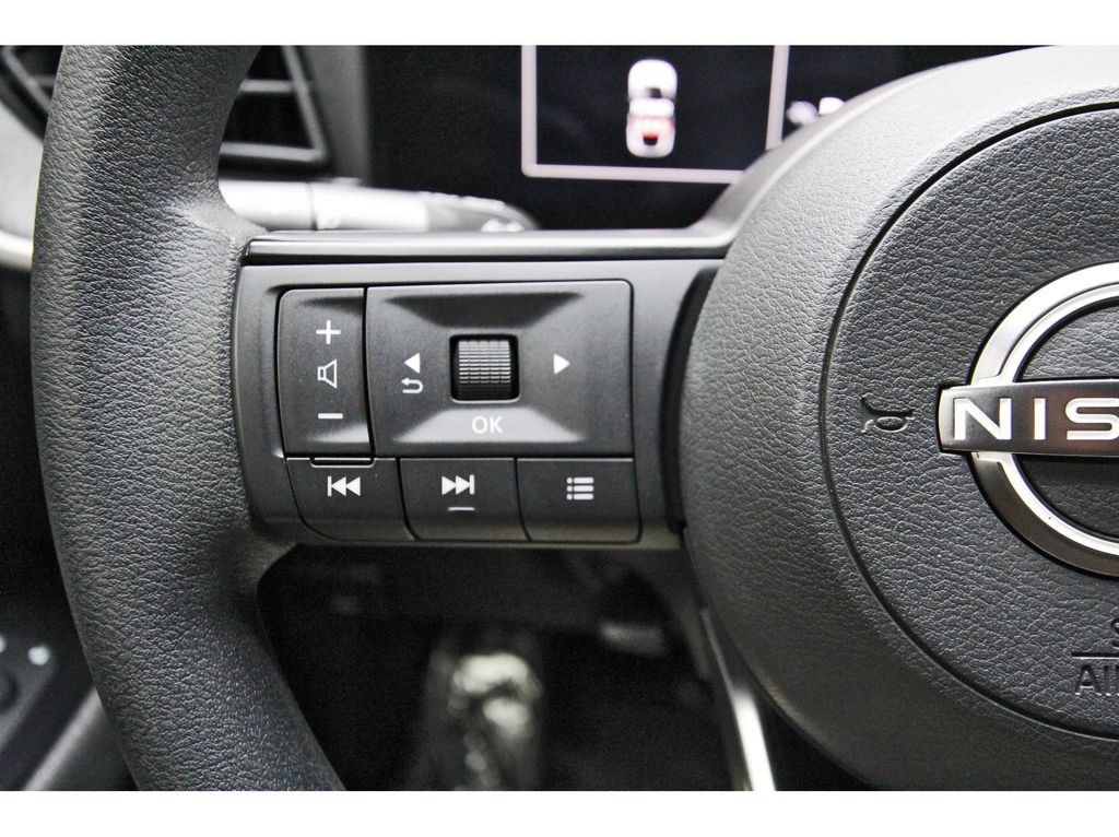 Used 2025 Nissan Kicks SV FWD image 17