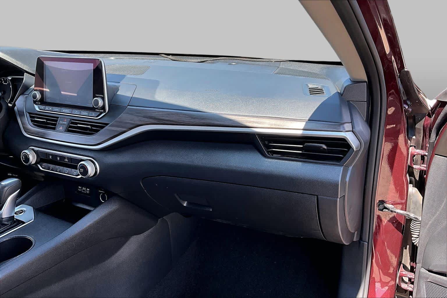 Used 2025 Nissan Altima 2.5 SV FWD image 18