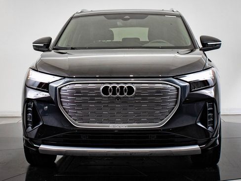 Used 2022 Audi Q4 e-tron Premium w/ Convenience Package image 2