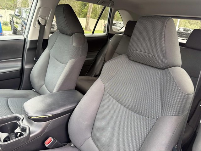Used 2021 Toyota RAV4 LE AWD/4WD image 10