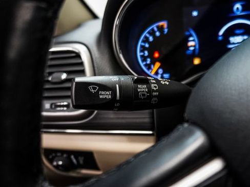 Used 2020 Jeep Grand Cherokee Limited w/ Luxury Group II RWD image 17