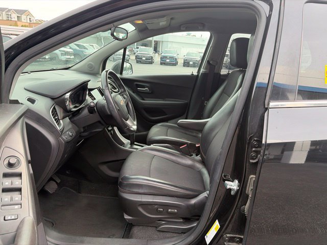 Used 2020 Chevrolet Trax LT w/ LT Convenience Package FWD image 13