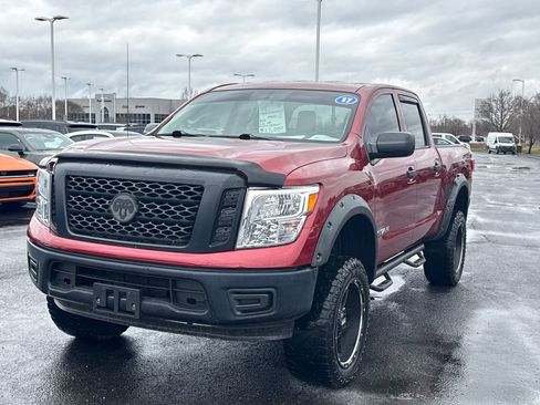 Used 2017 Nissan Titan S image 7