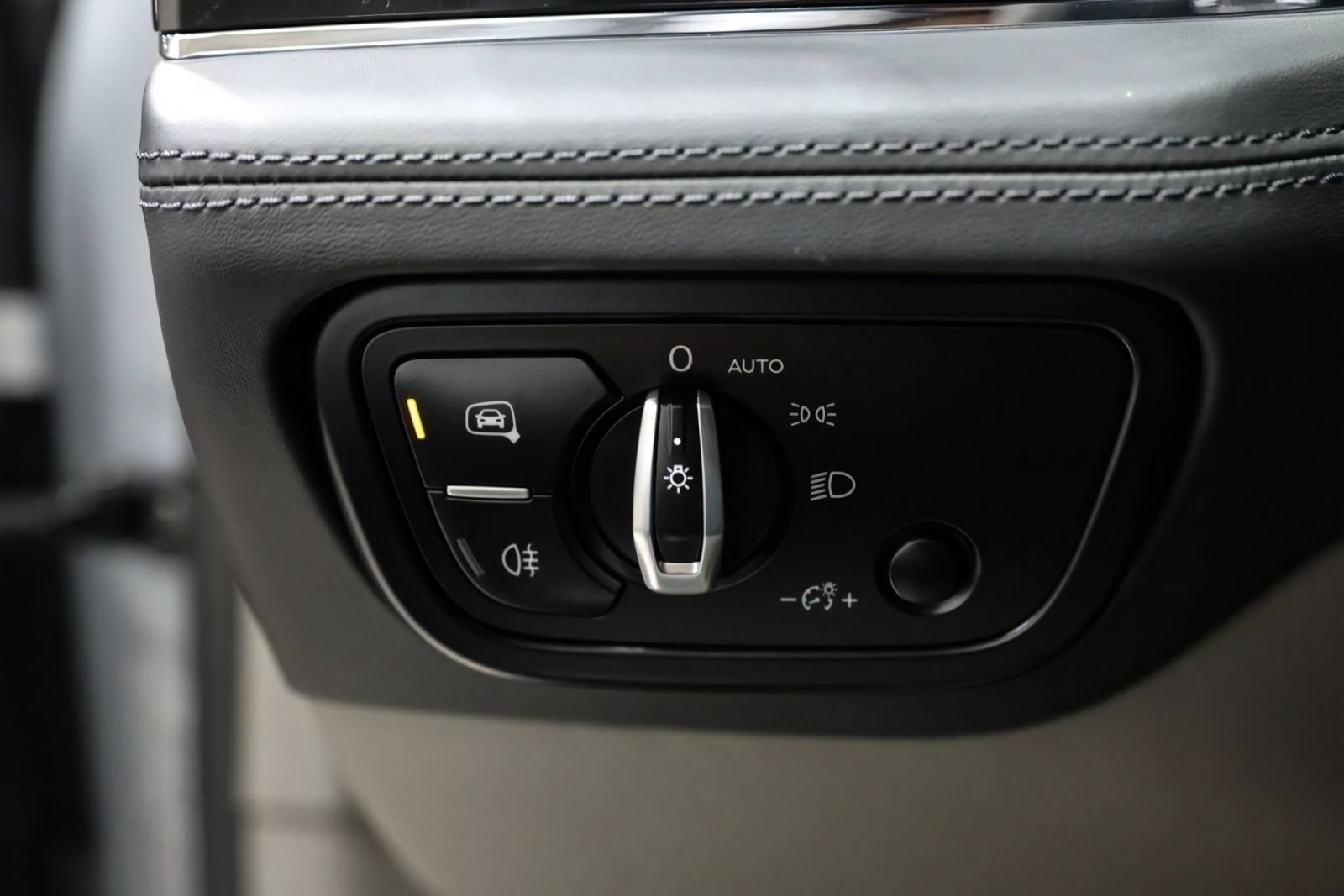Used 2022 Bentley Bentayga AWD/4WD image 44