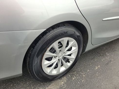 Used 2015 Toyota Camry LE image 11