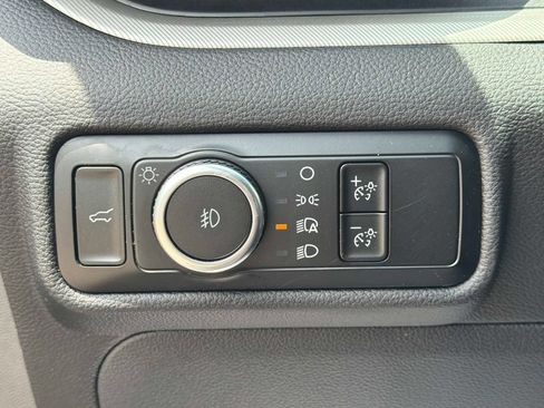 Used 2024 Ford Explorer XLT w/ Equipment Group 202A AWD/4WD image 33