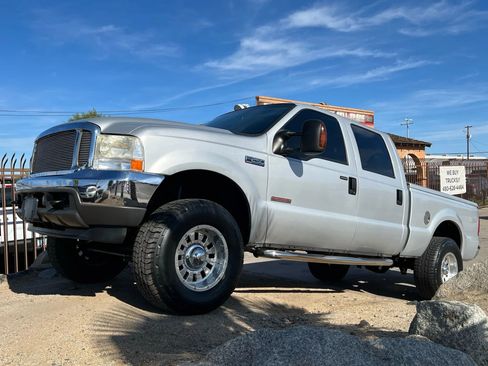 Used 2004 Ford F250 XLT image 2