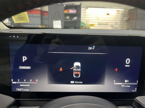 Used 2025 Nissan Kicks SR image 25