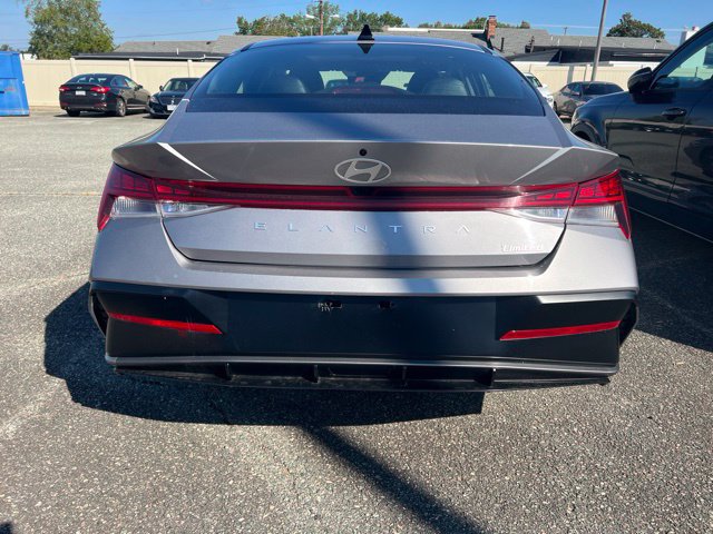 Used 2025 Hyundai Elantra Limited FWD image 6