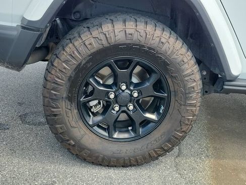 Used 2018 Jeep Wrangler Unlimited Sahara w/ Quick Order Package 24M Moab AWD/4WD image 7