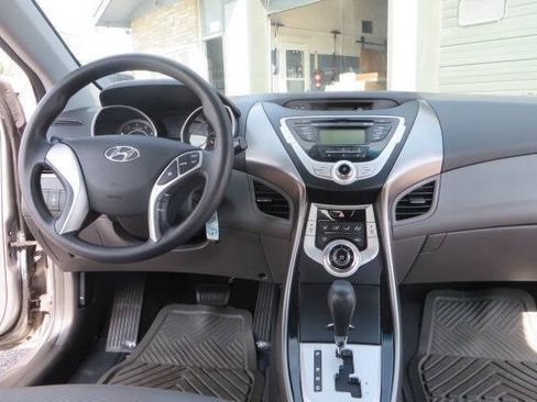 Used 2012 Hyundai Elantra GLS FWD image 29