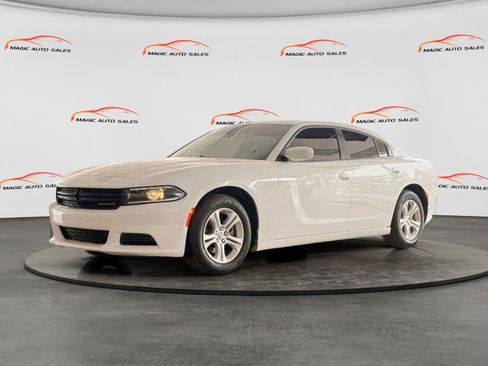 Used 2022 Dodge Charger SXT RWD image 2