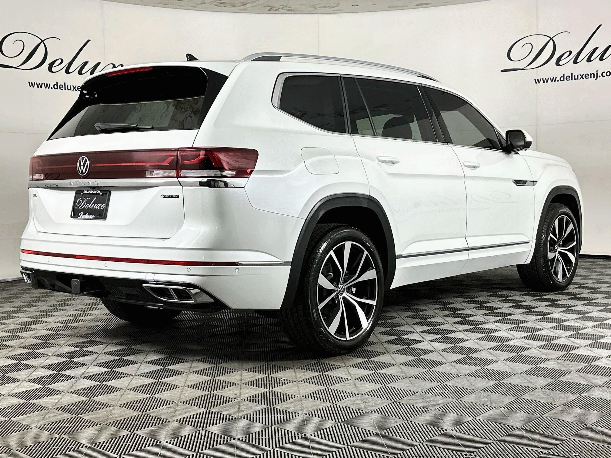 Used 2025 Volkswagen Atlas SEL Premium R-Line AWD/4WD image 6