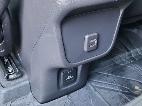 Used 2024 Chevrolet Equinox LT FWD image 28