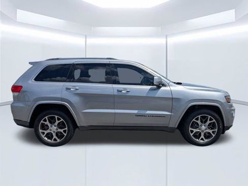 Used 2018 Jeep Grand Cherokee Limited RWD image 3