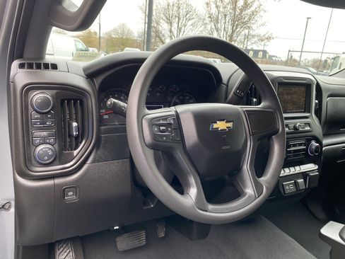 Used 2024 Chevrolet Silverado 1500 Custom image 17