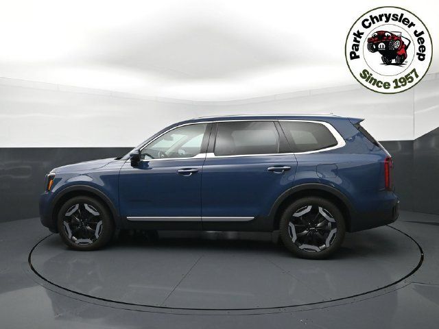 Used 2023 Kia Telluride S w/ S Sunroof Package AWD/4WD image 3