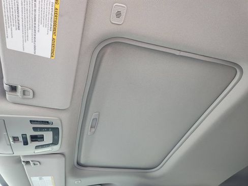 Used 2025 Toyota Sienna XLE FWD image 22