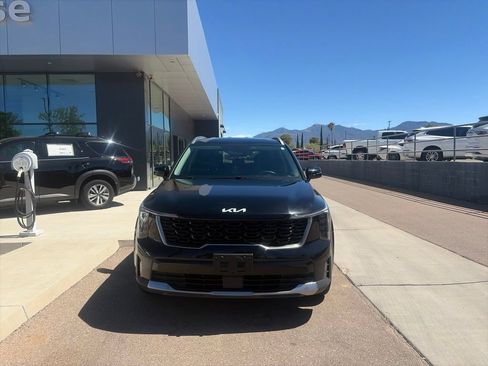 Used 2024 Kia Sorento S FWD image 2