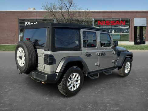 Used 2023 Jeep Wrangler Sport S image 4