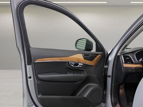 Certified 2025 Volvo XC90 B5 Plus image 29