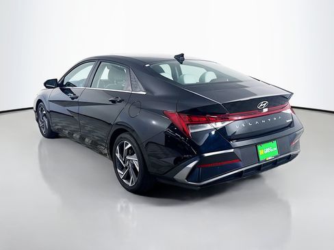 Used 2025 Hyundai Elantra Limited FWD image 7