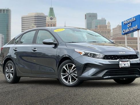 Used 2023 Kia Forte LXS w/ LXS Technology Package image 2